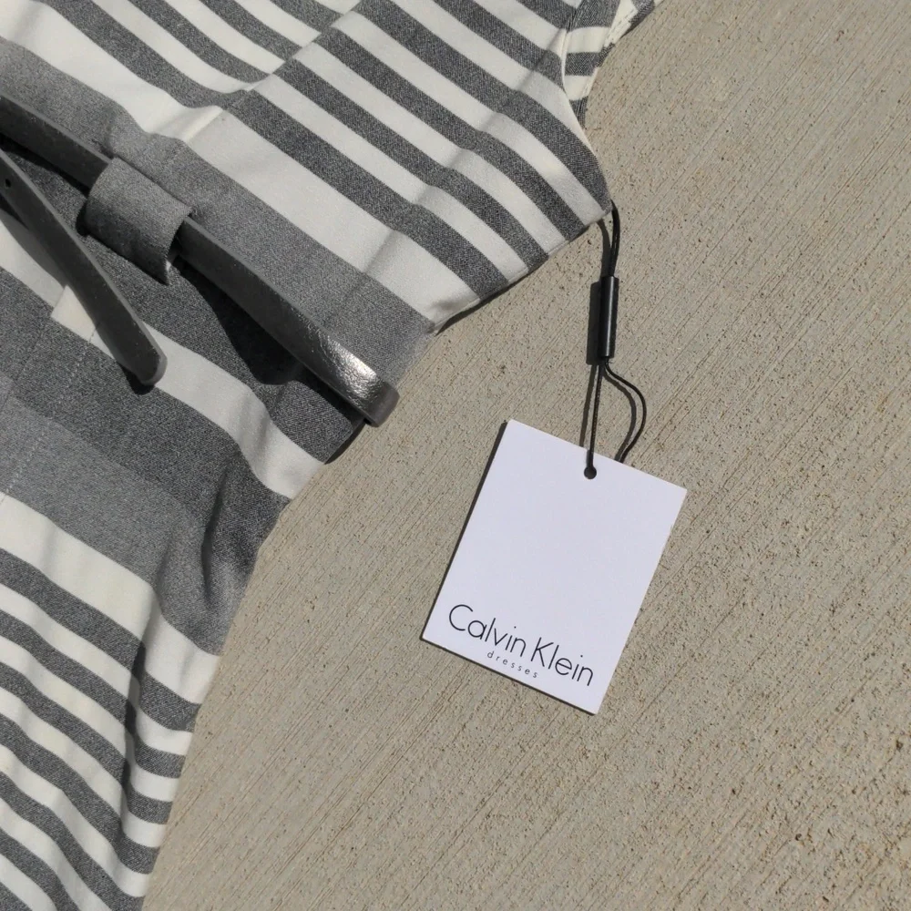 SOLD 💐Calvin Klein women's sheath dress grey white striped - Picture 3 of 8